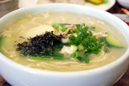 korean nukalguksu noodles