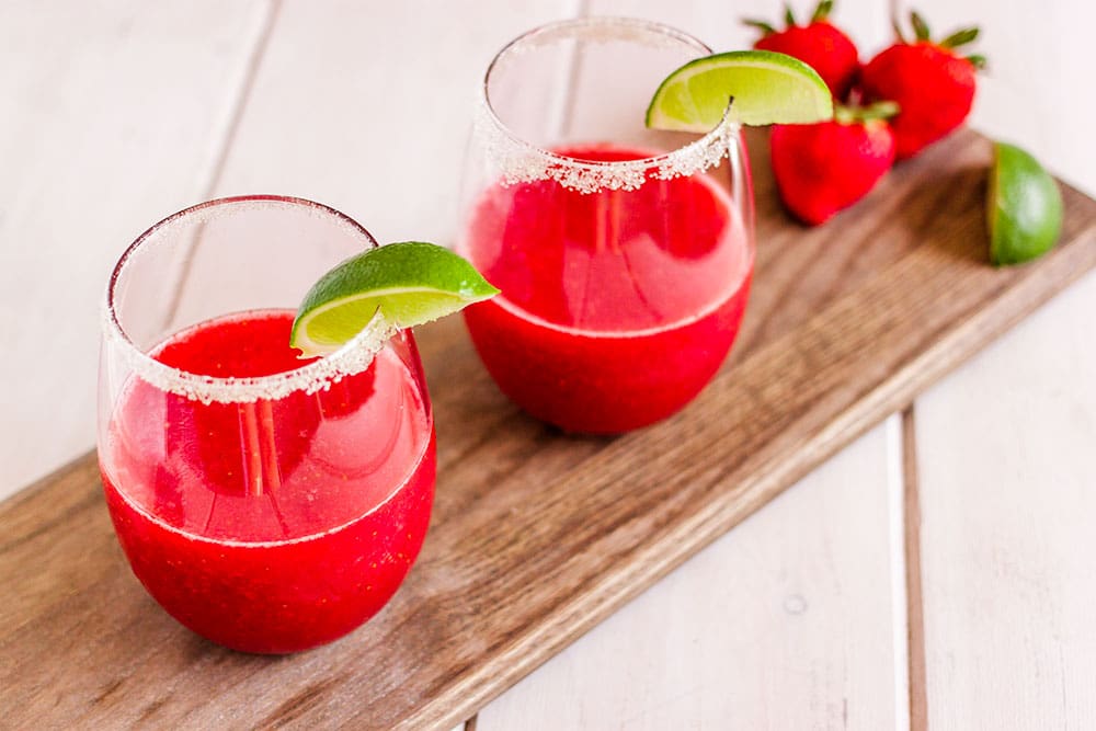 Imagen de una margarita fresca de fresa, cómo hacer una margarita de fresa que será mejor que una de un restaurante.
