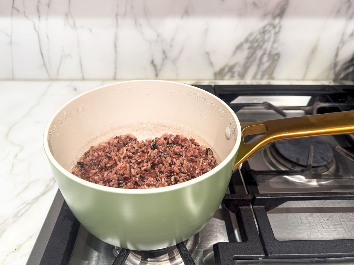Image of a GreenPan Reserve Pro line saucepan.